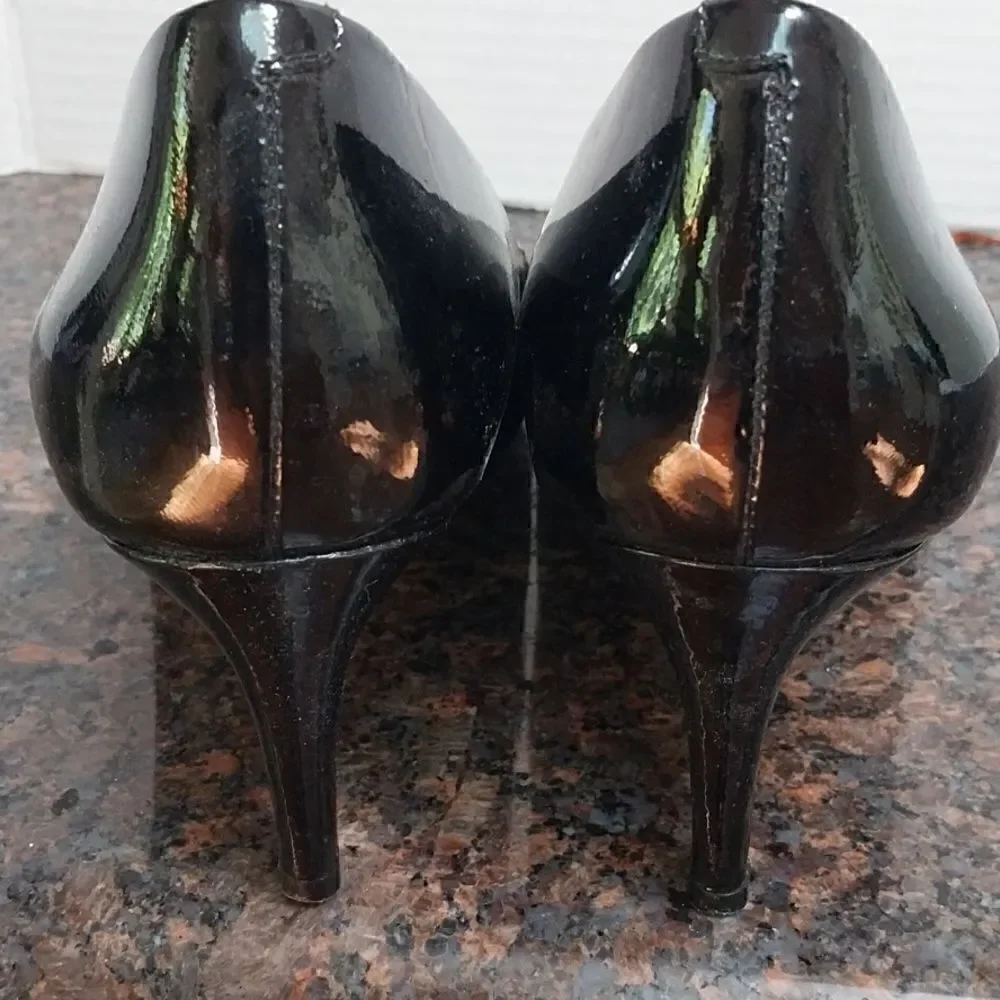 Nine West Black Patent Leather Heels...SIZE 8M